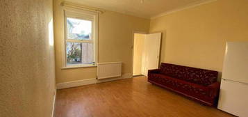 2 bed flat to rent