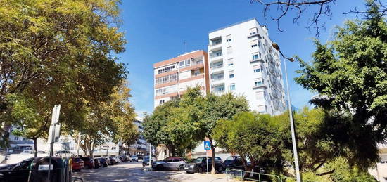 Arrendamento de Apartamento T3  na avenida Professor Egas Moniz