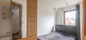 8 bedroom flat share