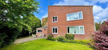 5 bedroom link detached house