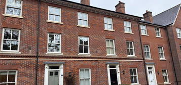 4 bedroom terraced house to rent