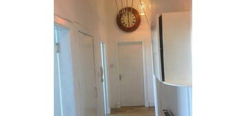 3 bed flat to rent