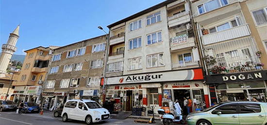 ERGÜÇ EMLAK'TAN YEŞİL CADDE ÜZERİ ARAKAT SATILIK DAİRE