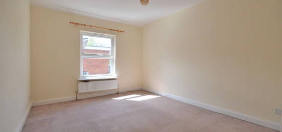 Flat to rent in Station Road, Liphook, Hampshire GU30