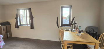 2 bed flat to rent