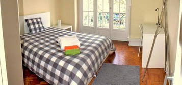 725728 - Quarto com cama de casal em...