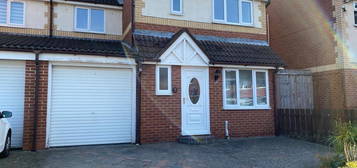 3 bedroom semi-detached house to rent