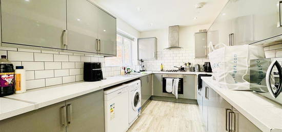 Property to rent in Teversal Avenue, Nottingham NG7