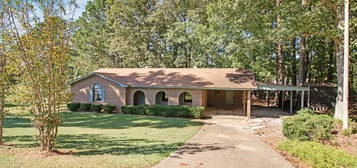 17 Palmer St, Dekalb, MS 39328