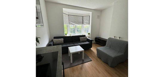 3 bed flat to rent