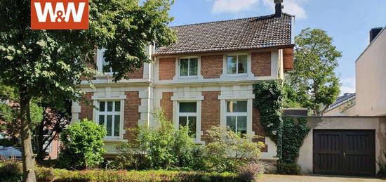 Rarität! 
Schöne Stadtvilla mit 2 vermieteten Wohnungen auf tollem Grundstück in zentraler Lage.