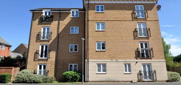 Flat to rent in Dali Court, Ward Road, Watford WD24