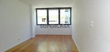 Arrenda-se Apartamento T2 | 78m2 | 3º andar com elevador | Campo de Ourique | Lisboa