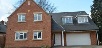 5 bedroom detached house