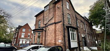 Flat to rent in Clarendon Road, Manchester M16