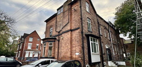 Flat to rent in Clarendon Road, Manchester M16