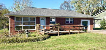 427 Highland Dr, Clinton, TN 37716