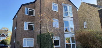 Flat to rent in Udney Park Road, Teddington TW11