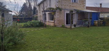 Belle grande maison de caractère avec grand jardin