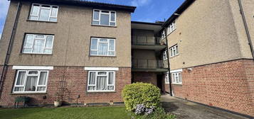 Flat to rent in Fairmead Court, Forest Avenue, Chingford E4