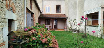 Maison de ville de 150m2 avec jardin, garage, grange et caves