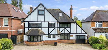 6 bedroom detached house