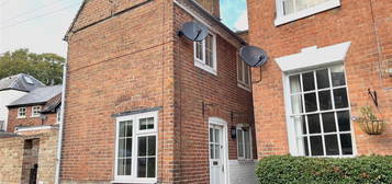 Detached house to rent in Chapel Street, Warwick CV34