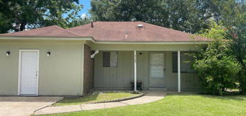 5700 Eastwood Dr, Moss Point, MS 39563