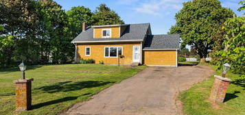 330 Malpeque Rd, Charlottetown, PE C1E 1V4