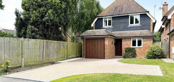 4 bedroom detached house to rent