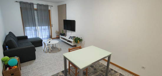 Arrendamento de Apartamento T2  na rua C, 303