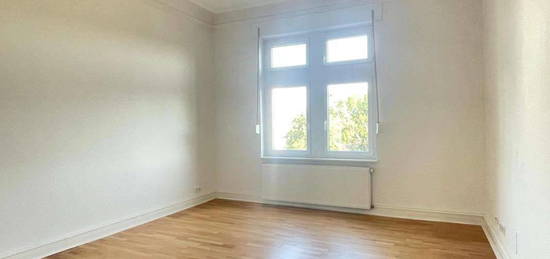 SCHÖNE ALTBAUWOHNUNG IN ZENTRALER LAGE - Balkon, Einbauküche, Tageslichbad