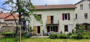Maison 4 Pièces : La Petite Maison dans la Prairie – Votre Havre de Paix au Bord de l'Eau !