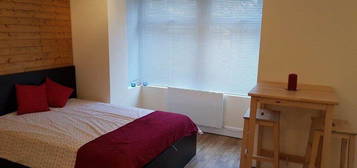 Studio to rent in London, London N7