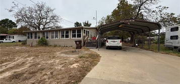 634 Lakeside Dr, Caldwell, TX 77836