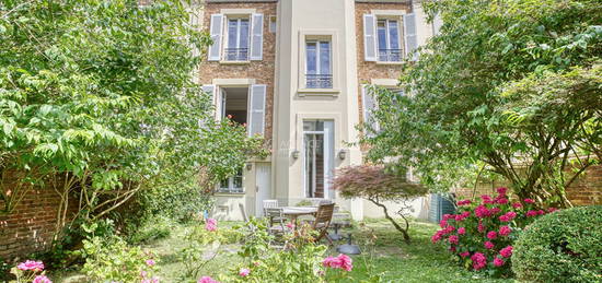 Versailles Montreuil Maison 10 pièces 260 m² au sol sur parcelle de 288 m²