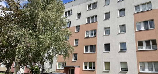 3-Raumwohnung im 2. OG mit überdachtem Balkon und EBK