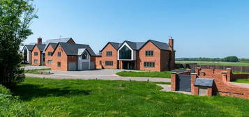 6 bedroom detached house for sale