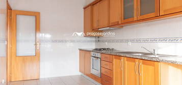 Apartamento T3 em zona calma e residencial