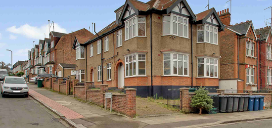 Flat to rent in Eversleigh Road, Finchley N3