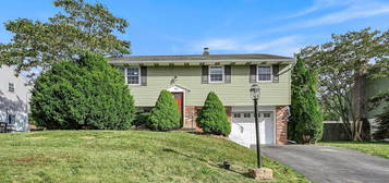 805 Pomander Ave, Reading, PA 19606