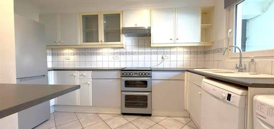 Flat to rent in Edgar Road, Hounslow TW4