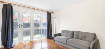 Terraced house to rent in Baldwins Gardens, London EC1N