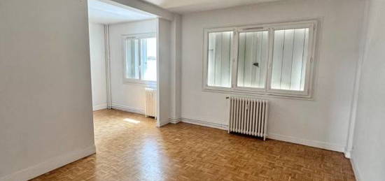 Appartement  à louer, 3 pièces, 2 chambres, 50 m²