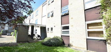 Flat to rent in Hepple Close, Isleworth TW7