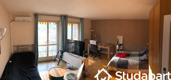 Studio meublé  à louer, 1 pièce, 12 m², Étage 5/–