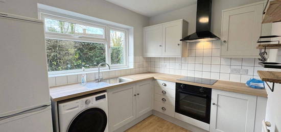 Flat to rent in Coventry Court, Hankins Lane, Mill Hill NW7