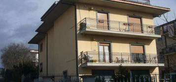 Villa all'asta in via Sandro Pertini, 12