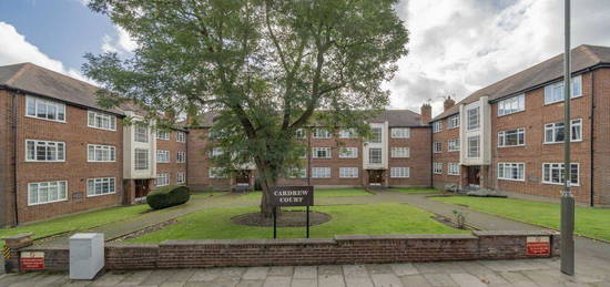 Flat to rent in Friern Park, London N12