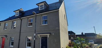 4 bed detached house to rent